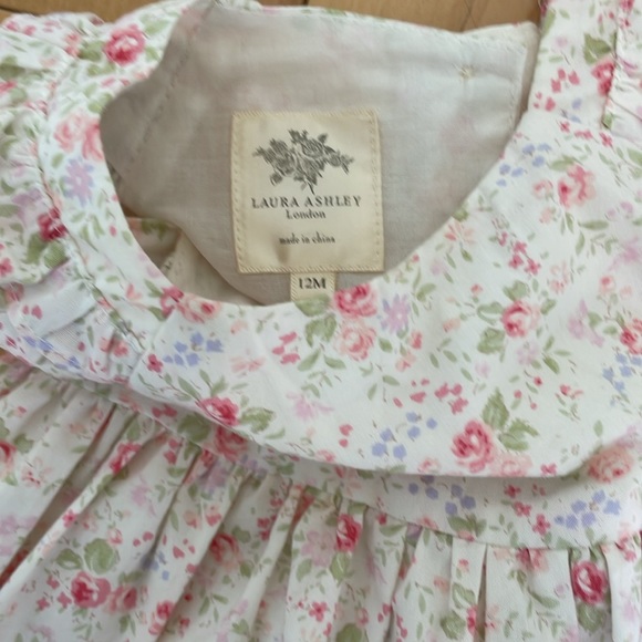 Laura Ashley dress and bloomers, 12 months. In like new condition. Only worn 1x - Picture 4 of 4